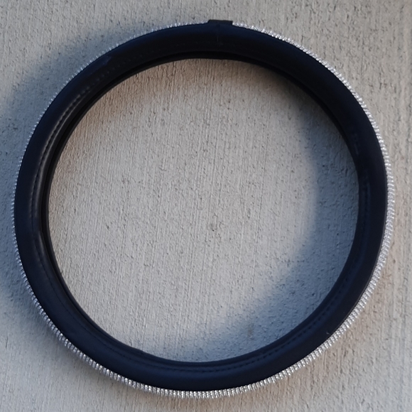 Blinged out steering wheel cover - Picture 3 of 8